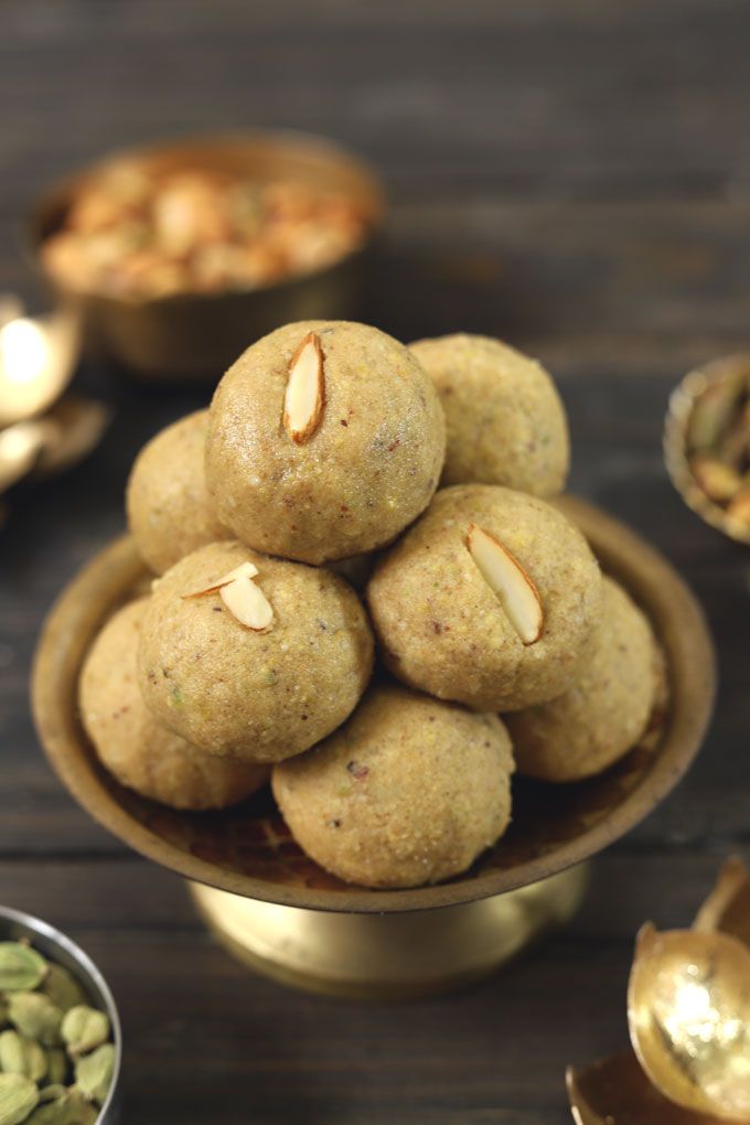 Atta Gond Ladoo (Dry fruit)